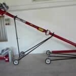 Sinfin POM en una nave