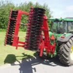 Sub-Tiller de HE-VA acoplado a un tractor