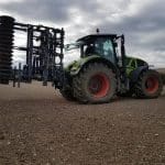 Biotopo Stealth subido a un tractor