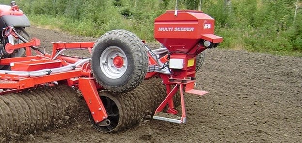 Rodillo agrícola Tip-Roller de HE-VA con una Multi-Seeder