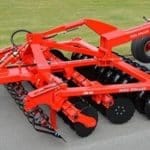 Gradas de disco con doble rodillo y ålaca niveladora. Acabado perfecto con DISC-ROLLER