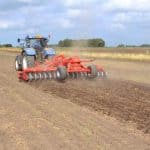 Grada de disco DISC-ROLLER cultivando. Acabao perfecto